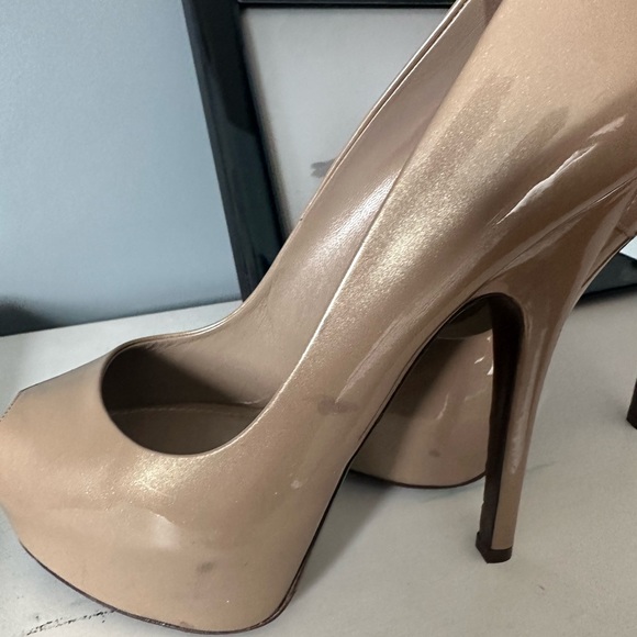 Beautiful barely worn LV heels - Picture 6 of 12